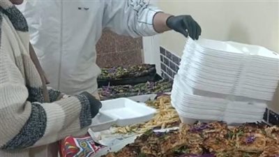 شباب بالسويس يطلقون مبادرة مطبخ الخير لمساعدة غير القادرين: بقالنا 3 سنين ومستمرين | بث مباشر