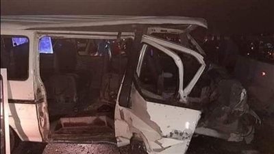 مصرع وإصابة 16 شخصا في حادث تصادم حادث طريق الواحات