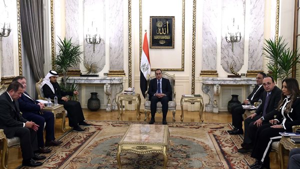 رئيس الوزراء يتابع