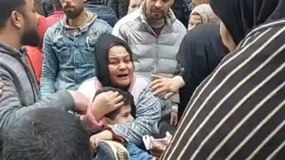 خلال تشييع جثمانه.. انهيار والدة شاب توفي أثناء لعب كرة القدم بالغربية | بث مباشر