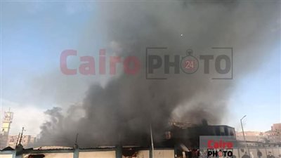 12 سيارة إطفاء.. جهود مكثفة للسيطرة على حريق بمصنع للملابس الجاهزة بالسويس | بث مباشر