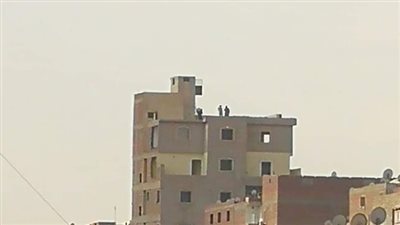 حي الهرم يبدأ عملية تنفيذ قرار هدم وإزالة عقار فيصل المائل