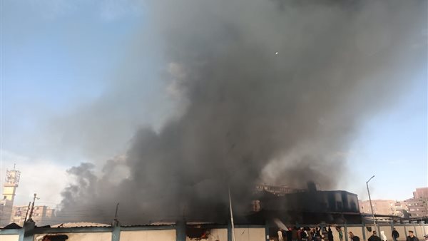 جانب من حريق مصنع