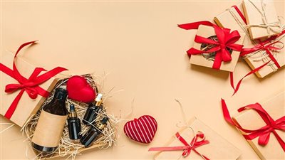 أجمل هدايا عيد الحب 2023.. تعرف على إتيكيت تقديم الهدايا 