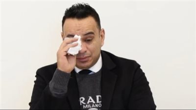 محمود الليثي باكيا: اتربيت على حب ربنا ورسوله.. ووالدي حاربني عشان ما ادخلش مجال الغنا