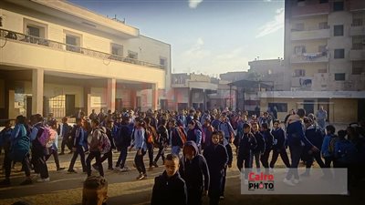 بتحية العلم.. المدارس تفتح أبوابها أمام الطلاب في أول أيام الفصل الدراسي الثاني| صور