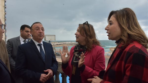 وزيرة الثقافة