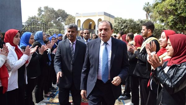 ممر شرفي لرئيس جامعة