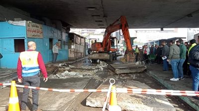 كسر ماسورة مياه في موقف عبد المنعم رياض.. ونائب محافظ القاهرة يتابع أعمال الإصلاح | بث مباشر