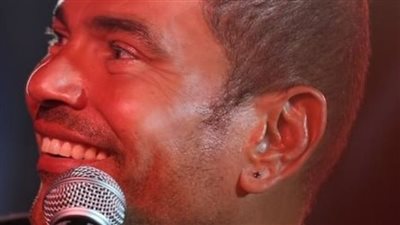 انتقادات لـ عمرو دياب بعد ظهوره بالحلق: ليه كده يا هضبة