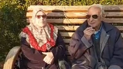 مسنان يحتفلان بـ عيد الحب في بورسعيد: بقالنا 44 سنة عايشين مع بعض على الحلوة والمرة | بث مباشر