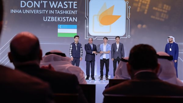  السيسي يكرم الفائزين