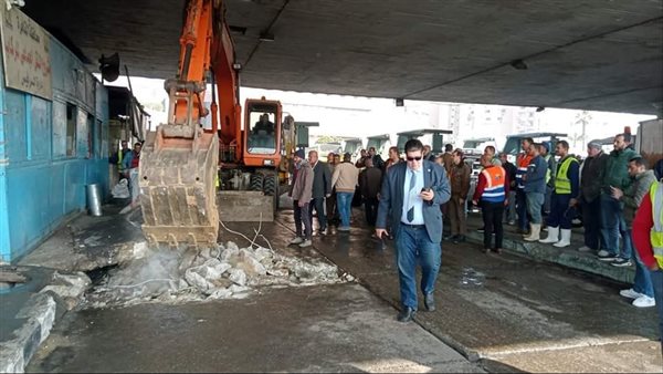 كسر ماسورة مياة بموقف