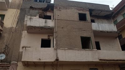 انهيار أجزاء من شرفة عقار بدمنهور دون إصابات | صور