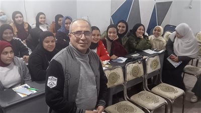 مدرس الغلابة.. مبادرة مُعلم بالفيوم لإعطاء دروس خصوصية للطلاب بالمجان: حاسس بظروف الناس