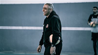 سلسلة اللا هزيمة والعلامة الكاملة.. أرقام ميدو مصيلحي مدرب طائرة الأهلي مع الماسترز