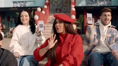 ياسمين عبد العزيز تتصدر التريند بعد إعلان فودافون.. والجمهور: ملكة الإعلانات