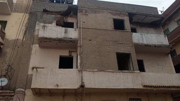 انهيار أجزاء من شرفة