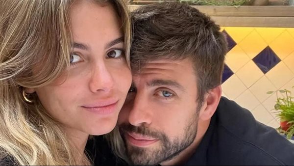 بيكيه وحبيبته الجديدة