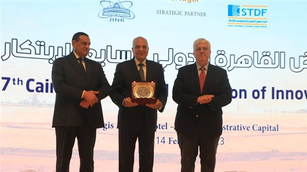 محافظ الجيزة يتسلم