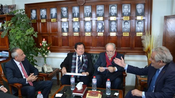 وفد من سفارة البيرو