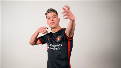 مصدر بالأهلي: أنهينا صفقة إمام عاشور ووقعنا العقود أونلاين