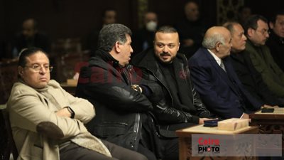 رجل الأعمال محمد زكي ومحمد الجارحي عضو مجلس إدارة الأهلي في عزاء والد المستشار طاهر الخولي