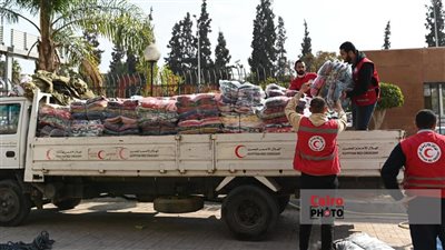 الهلال الأحمر: أكثر من 500 متطوع يشاركون في تعبئة المواد الإغاثية لسوريا يوميّا