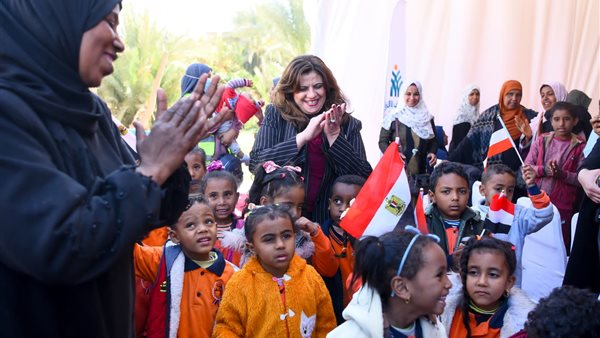 جانب من زيارة وزيرة