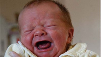 بعد وقوع ضرر عليها.. فاتن تطلب الطلاق: صرخ في وجه رضيعي لبكائه