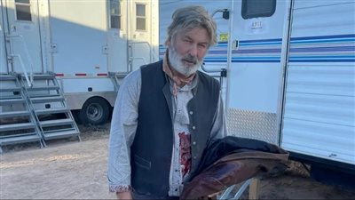 أليك بالدوين يستكمل تصوير فيلم Rust بعد اتهامه بالقتل غير العمد