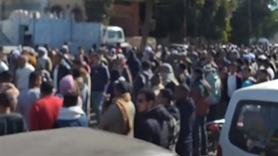 لم يتزوج ووهب حياته لخدمة الناس.. الآلاف يشيعون جثمان عمر الكودي لمثواه الأخير بسوهاج | بث مباشر