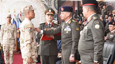 وزير الدفاع والإنتاج الحربي يشهد حفل انتهاء فترة الإعداد العسكري لطلبة الأكاديمية العسكرية