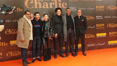 أحمد زاهر مع ابنته ليلى في العرض الأول لـ مسرحية تشارلي شابلن للكاتب مدحت العدل