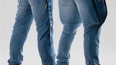 مُصمم لحوادث الطرق.. شركة تنتج بنطلون جينز ينتفخ مثل الوسادة لحماية الجزء السفلي من الجسم