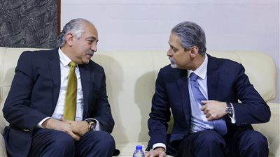 السفير المصري بالسودان يؤازر الأهلي أمام الهلال من مقصورة ملعب الجوهرة الزرقاء