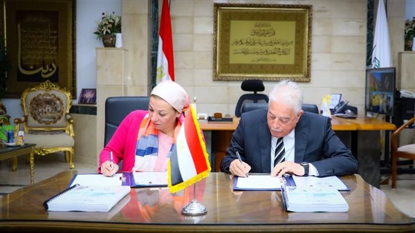 وزيرة البيئة ومحافظ