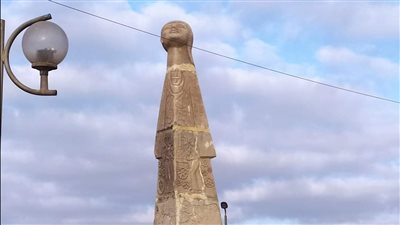 تمثال سيدة العاشر من رمضان يثير استياء المواطنين: ملوش ملامح | صور