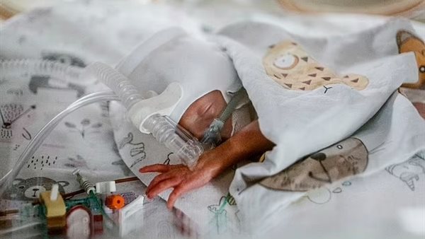 طفل حديث الولادة