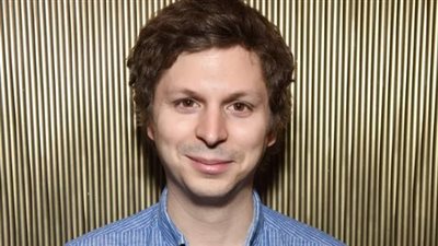 الممثل الأمريكي مايكل سيرا: خوفي من الابتعاد عن العالم الحقيقي سبب عدم امتلاكي لهاتف ذكي