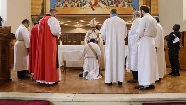 رئيس الأسقفية يختتم