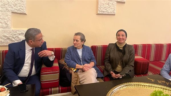 وزيرة البيئة تلتقى