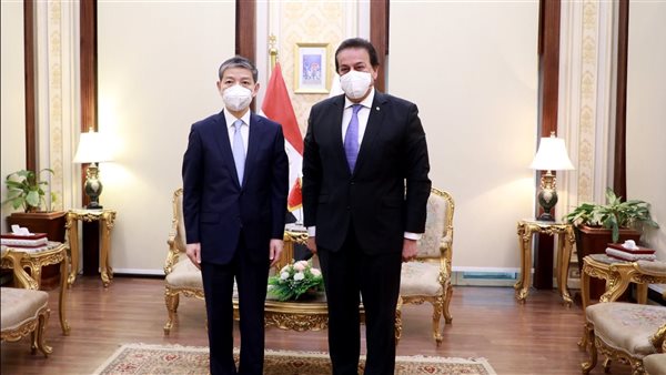 وزير الصحة مع سفير