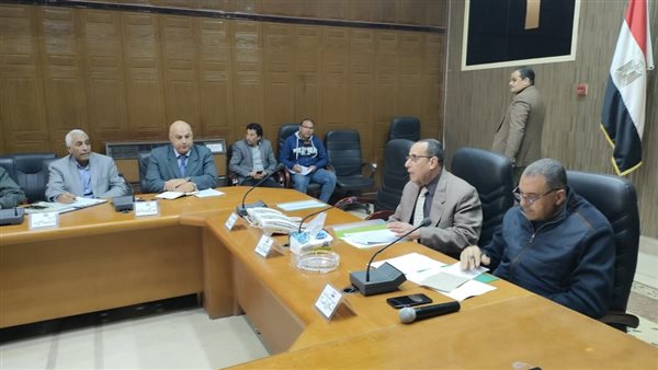 جانب من اجتماع المحافظ