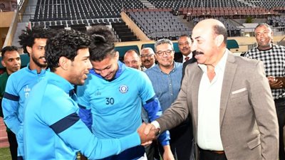أشرف عطية يلتقي لاعبي فريق أسوان لتحفيزهم قبل خوض مباراة الأهلي غدًا