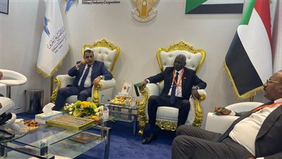 وزيرالإنتاج الحربي يجتمع مع وزير الدفاع السوداني على هامش معرض IDEX 2023