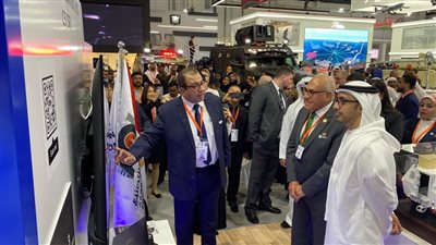 وزير خارجية الإمارات يتفقد جناح الهيئة العربية للتصنيع بمعرض أيدكس أبو ظبي 2023