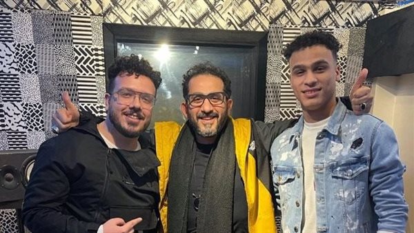 أحمد حلمي مع مصطفى