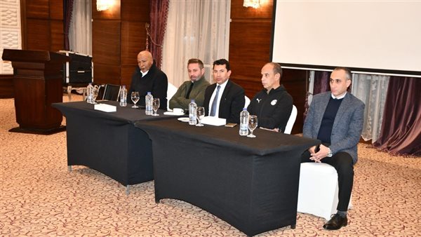 وزير الرياضة مع منتخب