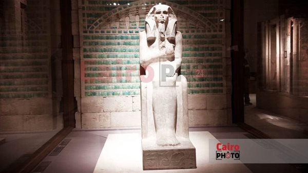 القطع الأثرية داخل